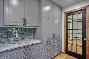 2525 Country Side Ln, Pittsburgh, PA 15090 - Photo 9