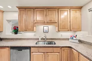 401 Becker Dr, Ross Twp, PA 15237 - Photo 17