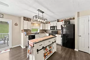 1101 Fairfield Ln, North Fayette, PA 15057 - Photo 9