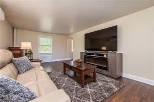 345 Pinehaven Dr, Bethel Park, PA 15102 - Photo 3