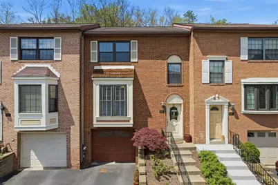 642 Woodcrest Dr, Robinson Twp, PA 15205 - Photo 1