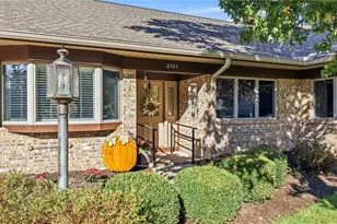 201 Oakview Dr, Hermitage, PA 16148 - Photo 3