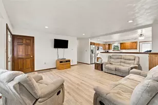 902 Central Dr, New Eagle, PA 15067 - Photo 17