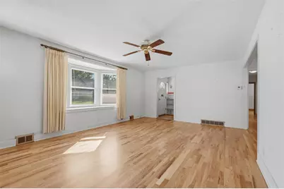 221 E Edgewood Avenue, New Castle, PA 16105 - Photo 3