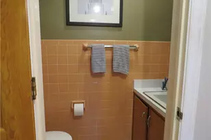 319 N Broad St, Grove City Boro, PA 16127 - Photo 17