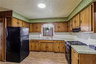 8 E Morehead Ave, Shenango Township, PA 16102 - Photo 13
