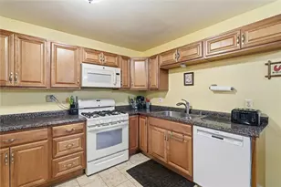 809 Hackberry Dr, Monroeville, PA 15146 - Photo 9