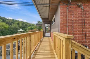 1045 Broughton Rd, South Park, PA 15236 - Photo 7