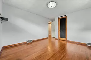 1045 Broughton Rd, South Park, PA 15236 - Photo 11