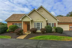724 Spencer Woods Dr, Pittsburgh, PA 15116 - Photo 1