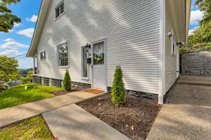301 Silvis St, Jeannette, PA 15644 - Photo 3