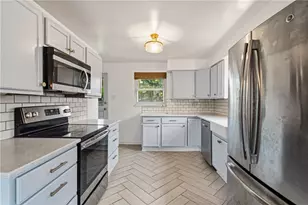 4331 Overhill St, Bethel Park, PA 15102 - Photo 9