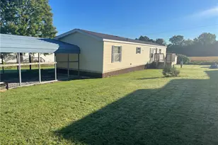 1 Grandview Dr, Perry Township, PA 16130 - Photo 1