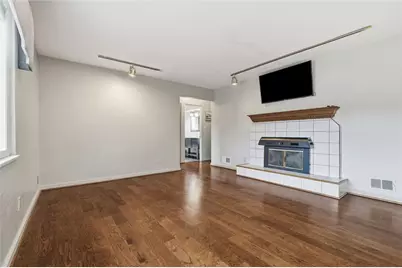4770 Sherwood Dr, Pittsburgh, PA 15236 - Photo 7