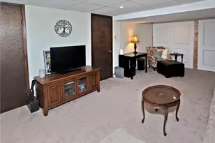 349 Oak Rd, Pittsburgh, PA 15239 - Photo 15
