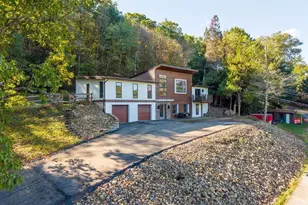 1645 Pegher Ln, Pittsburgh, PA 15143 - Photo 3