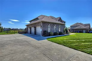 7521 Natalie Ln, North Huntingdon, PA 15642 - Photo 45