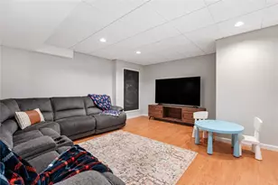 821 Ponderosa Dr, Findlay Township, PA 15126 - Photo 37