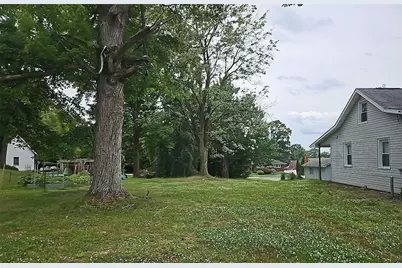 132 E Northview Ave, New Castle, PA 16105 - Photo 1
