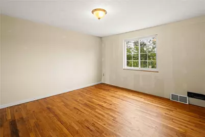 329 Macassar Dr, Pittsburgh, PA 15236 - Photo 7