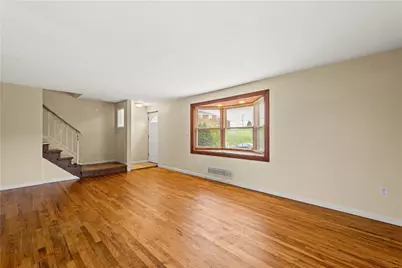 329 Macassar Dr, Pittsburgh, PA 15236 - Photo 5