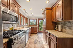 19 Sigrid Dr, Carnegie, PA 15106 - Photo 9