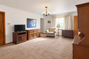 429 Longfellow St, Vandergrift, PA 15690 - Photo 3