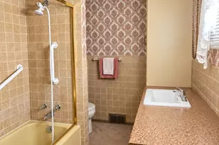 429 Longfellow St, Vandergrift, PA 15690 - Photo 9