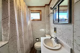 428 Longfellow St, Vandergrift, PA 15690 - Photo 17