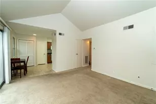 646 Robinwood Dr, Scott Township, PA 15216 - Photo 7