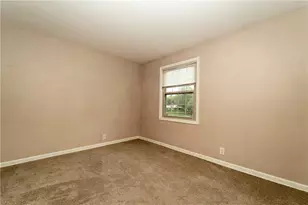 646 Robinwood Dr, Scott Township, PA 15216 - Photo 13