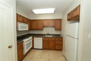 646 Robinwood Dr, Scott Township, PA 15216 - Photo 5
