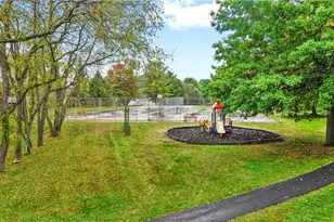939 Lynwood Ct, Cranberry Township, PA 16066 - Photo 9