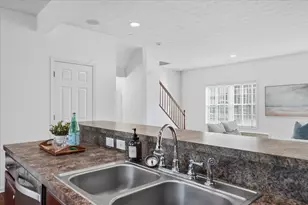 683 Freedom Dr, Carnegie, PA 15106 - Photo 13