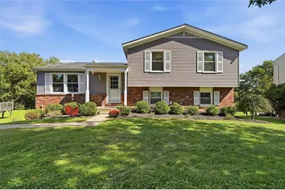 110 Glengarry Dr, Moon/Crescent Twp, PA 15108 - Photo 1