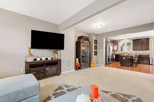 7 Roosevelt Dr, Kennedy Township, PA 15136 - Photo 7