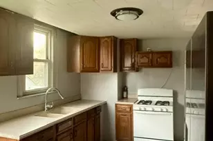 835 Lathrop St, New Castle, PA 16101 - Photo 5