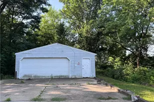 270 Liberty St, Sharon, PA 16146 - Photo 9