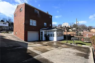 5015 Elmwood Dr, Pittsburgh, PA 15227 - Photo 9