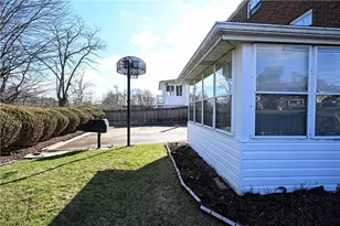 5015 Elmwood Dr, Pittsburgh, PA 15227 - Photo 13