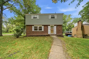 1015 Evergreen Dr, Pittsburgh, PA 15235 - Photo 3