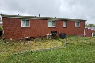 626 Millers Ln, Pittsburgh, PA 15239 - Photo 15