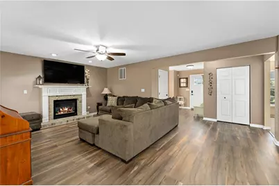 422 Sherwood Dr, Brighton Township, PA 15009 - Photo 3