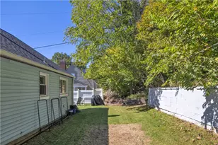 136 N Hazen Ave, Ellwood City, PA 16117 - Photo 25