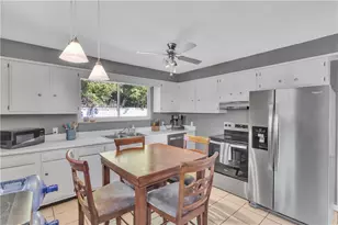 136 N Hazen Ave, Ellwood City, PA 16117 - Photo 7