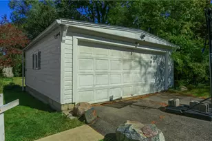 727 Pershing St, Ellwood City, PA 16117 - Photo 7