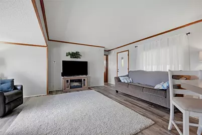 609 Lark Ln, Washington Township, PA 15613 - Photo 3