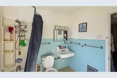 949 W 8th St, Erie City, PA 16502 - Photo 17