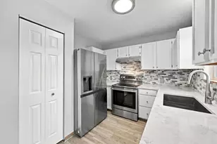306 Castle Creek Dr, Seven Fields Boro, PA 16046 - Photo 11