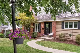 724 Scrubgrass Rd, Pittsburgh, PA 15243 - Photo 1
